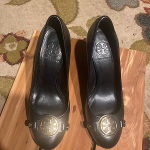 Black Tory Burch wooden heel